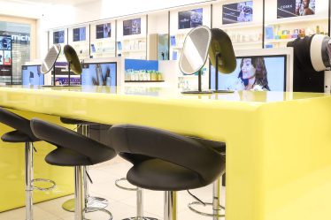 adore beauty watergardens store 02.jpg
