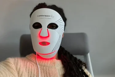 currentbody led light therapy face mask 1.webp