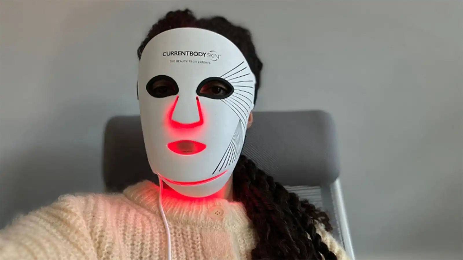 currentbody led light therapy face mask 1.webp